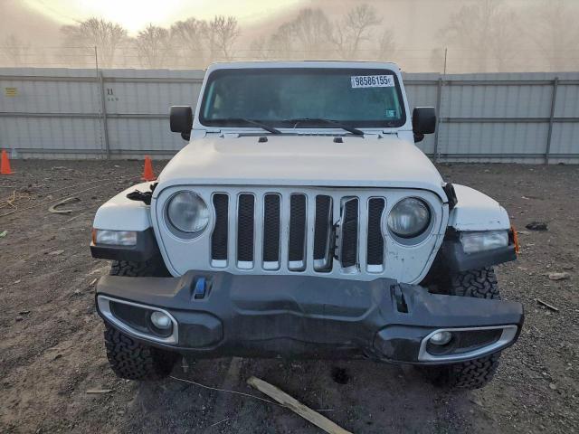 Jeep Wrangler Sahara Image 13