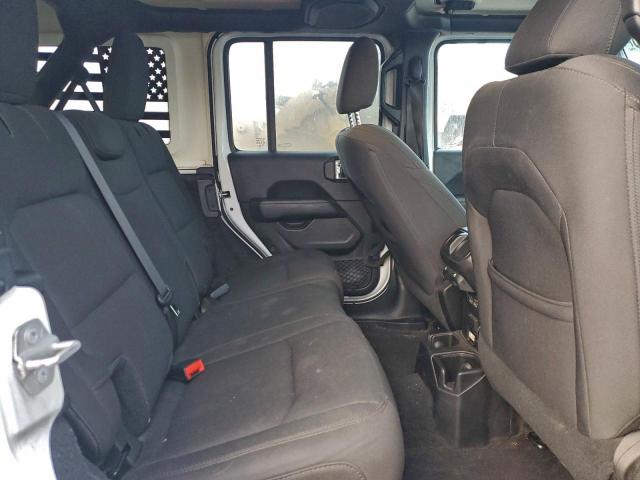 Jeep Wrangler Sahara Image 5