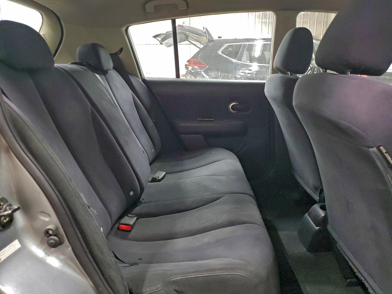 Nissan Versa S Image 8