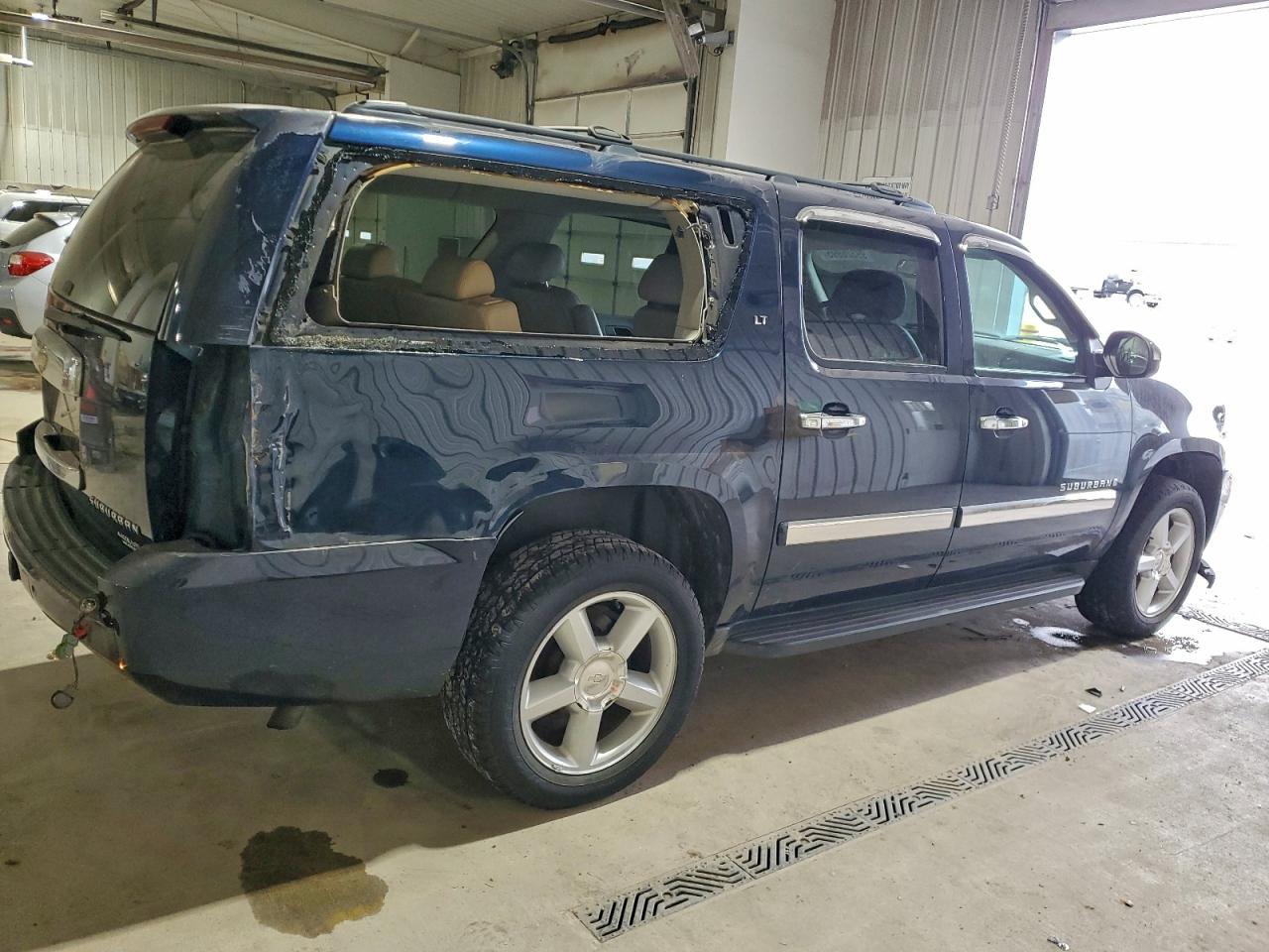 Chevrolet Suburban K1500 Ls Image 2