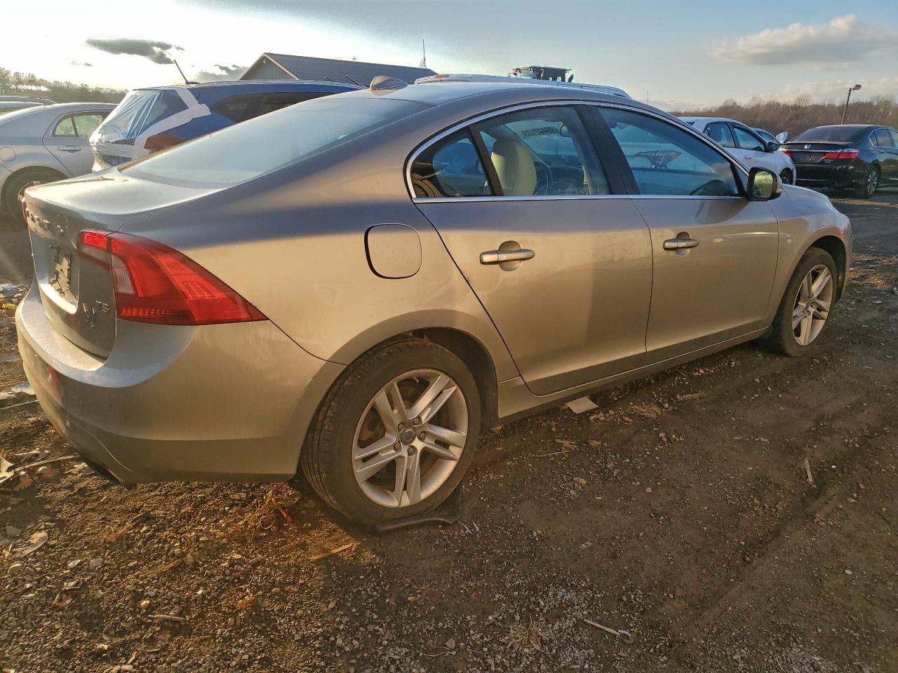 Volvo S60 T5 Image 2
