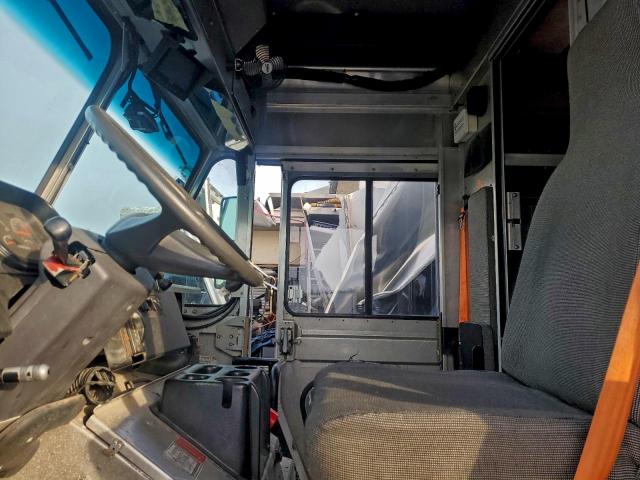 Freightliner Mt45 M Line Walk-in Van Image 9