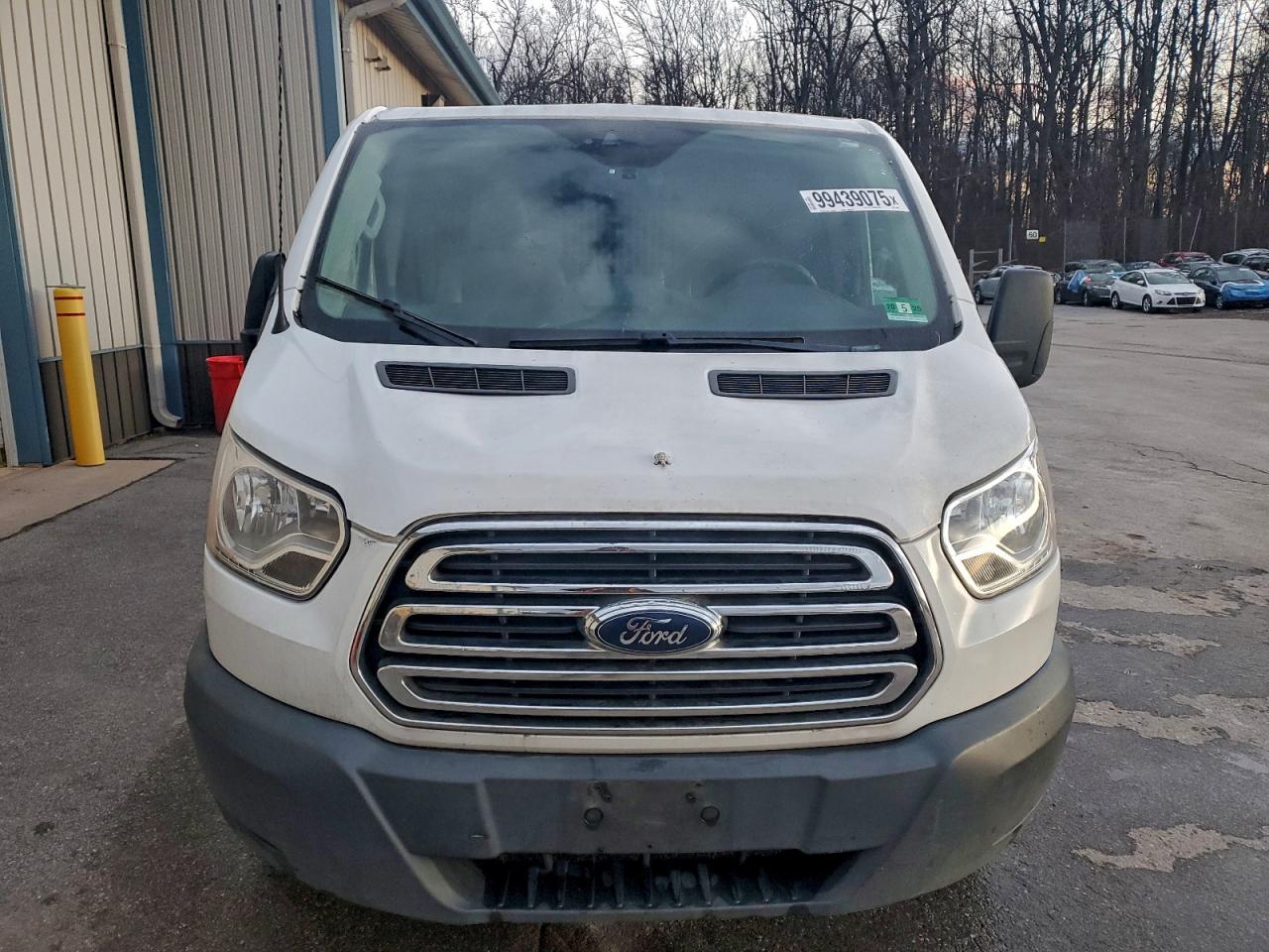 Ford Transit T-150 Image 9