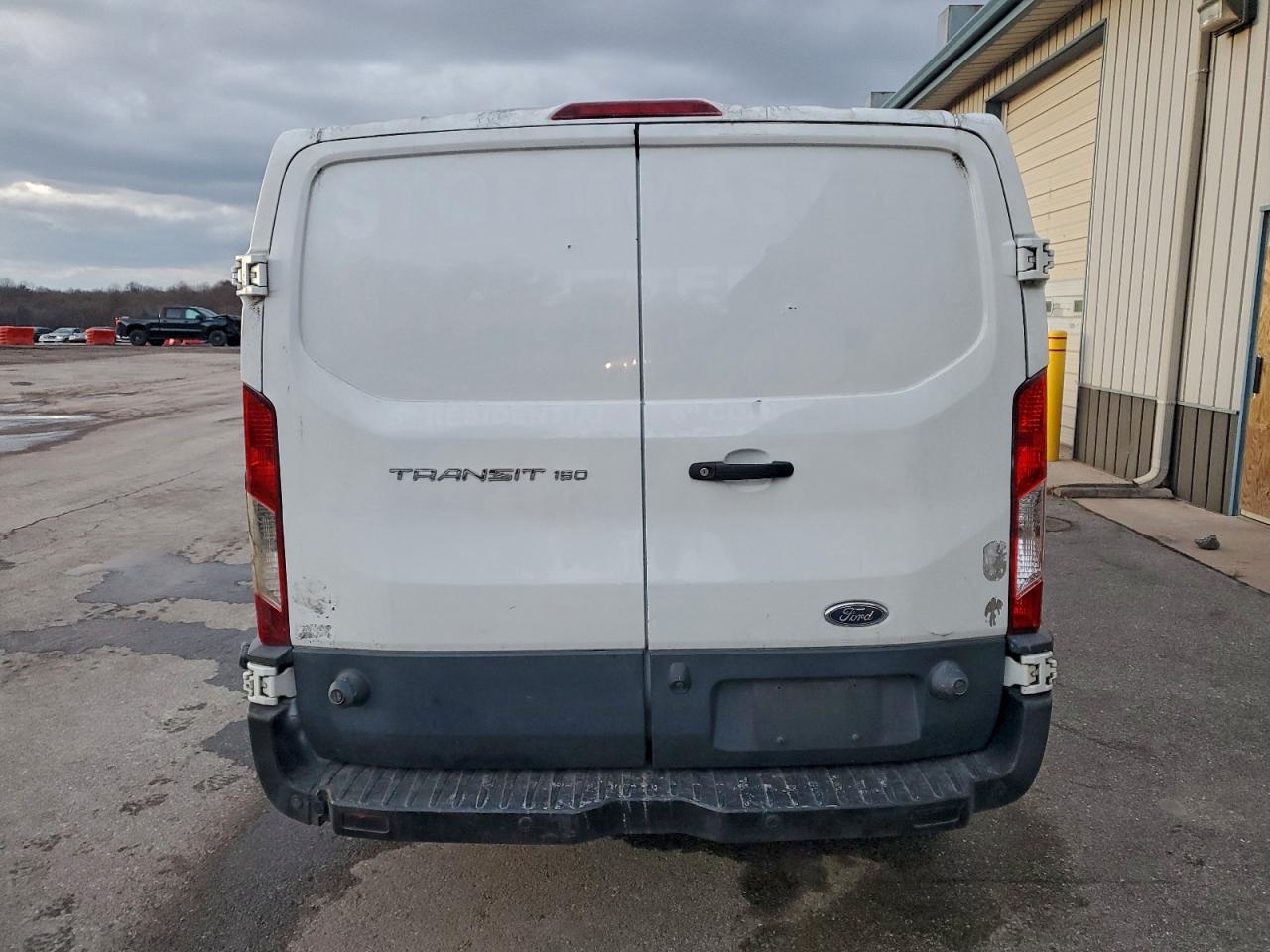 Ford Transit T-150 Image 4