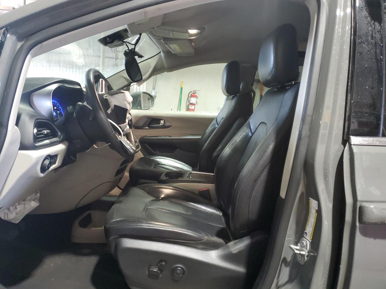 Chrysler Pacifica Touring L Image 7