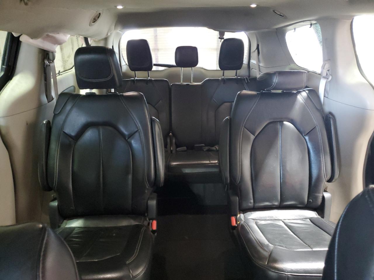 Chrysler Pacifica Touring L Image 6