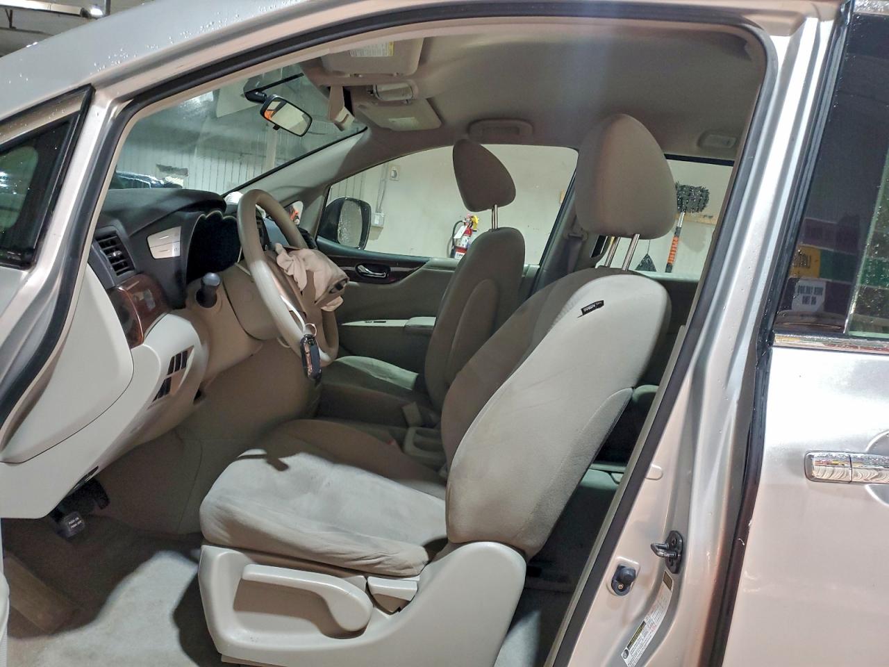 Nissan Quest S Image 6