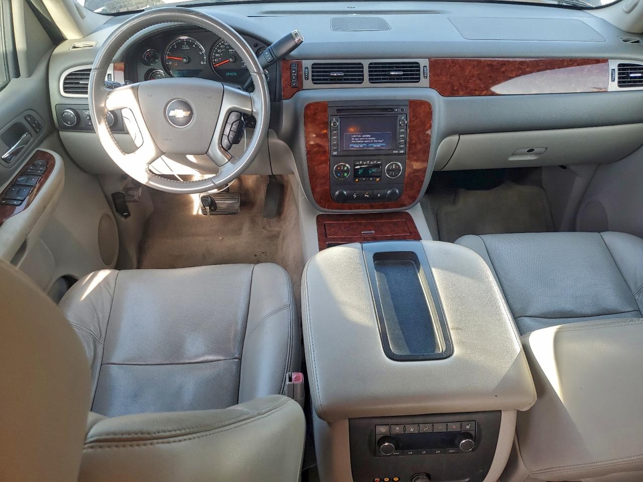 Chevrolet Suburban K1500 Ltz Image 12