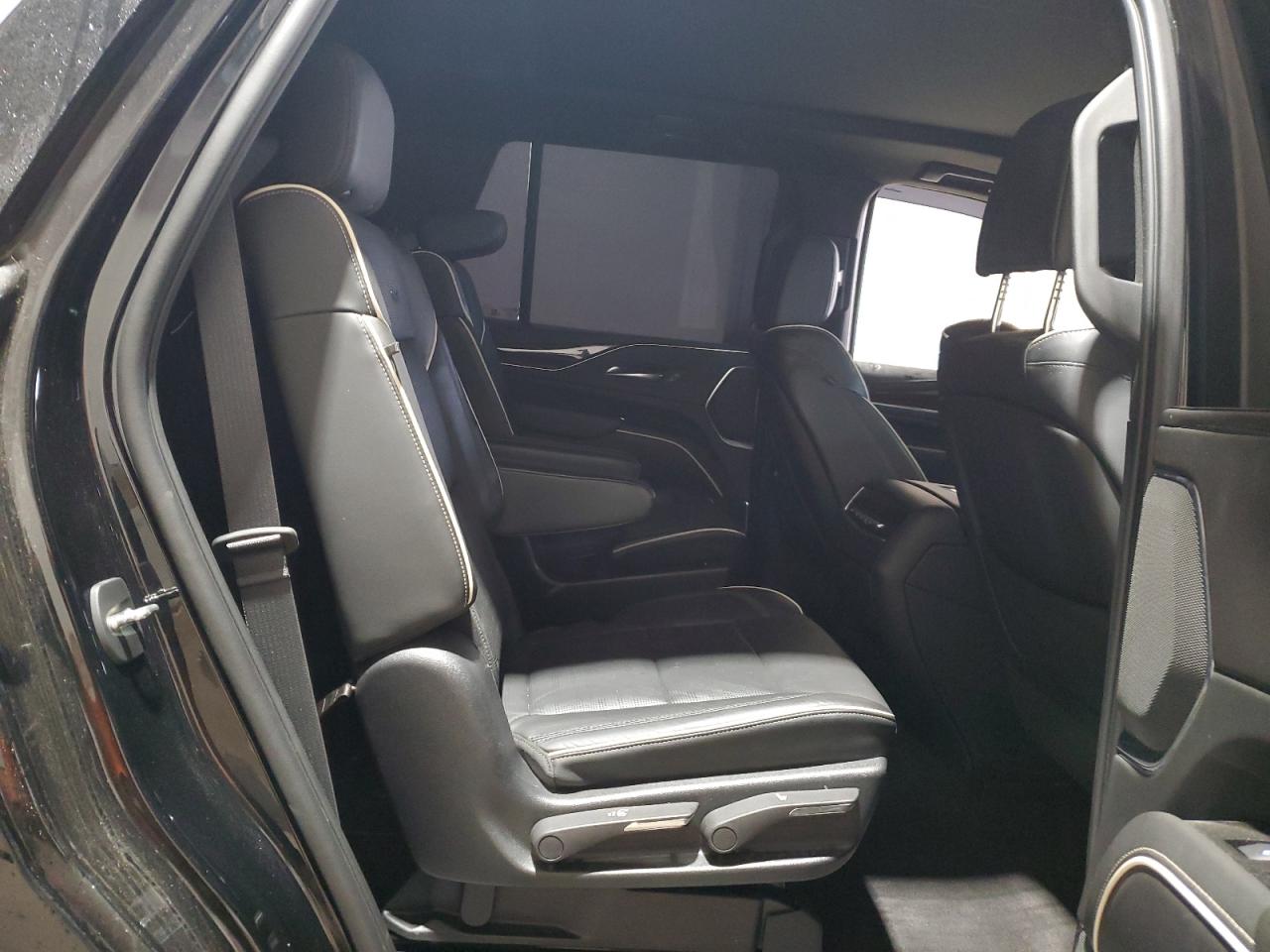 Cadillac Escalade Premium Luxury Image 12