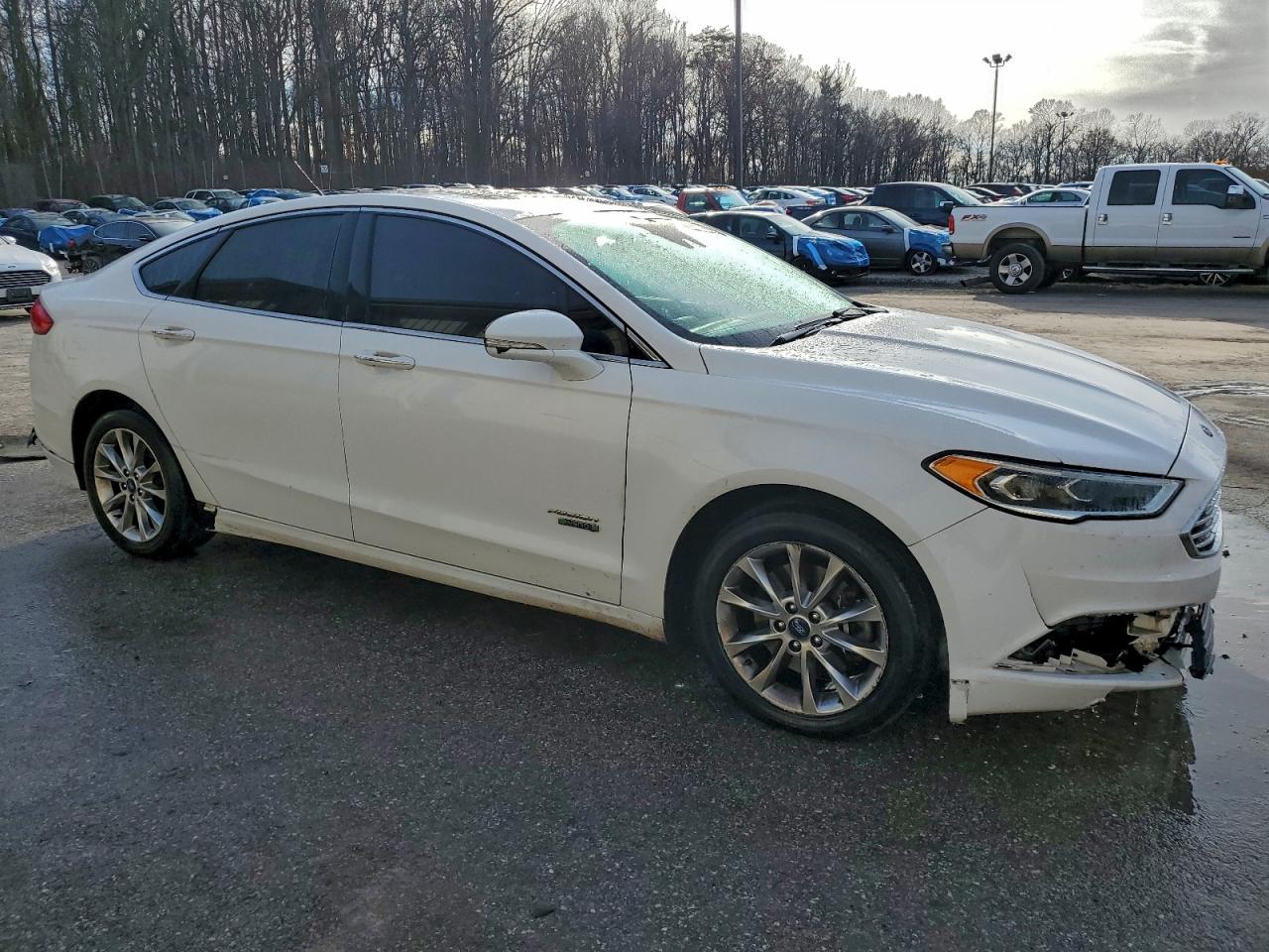 Ford Fusion Se Phev Image 6