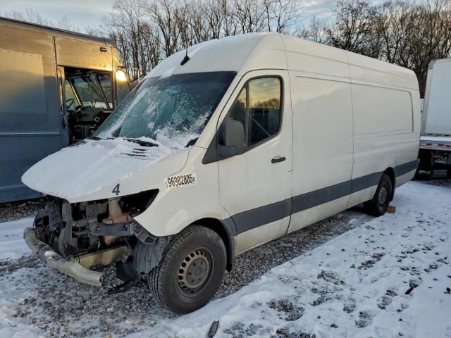  Salvage Mercedes-Benz Sprinter